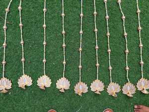 Cadena de pompón de bola de tendencia con cuentas y borla Jhumki para decoración de Navidad colgante de pared para Pooja telón de fondo decoración de eventos - Product Image 6