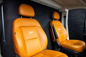 LISTO PARA CONDUCIR - USADO, VOLANTE A LA IZQUIERDA |   CONDUCCIÓN DERECHA |   2021 RAMSS PRO MASTERRRS 3500 HORSEEE VANN (STEPHEXXX HORSETRUCKKKSS) - Product Image 4