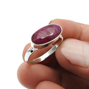 Bague mignonne faite à la main en argent sterling 925 avec de véritables pierres précieuses de rubis petites bagues de luxe fabriquées à la main pour une utilisation de mariage et de fête - Product Image 3