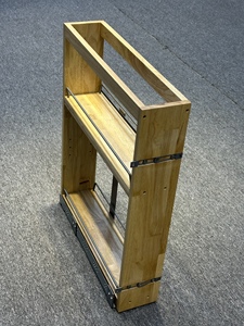 עץ רך קרוב לשלוף את מתלה ארון בסיס רב שימושי עם מגלשות ומפי הר תחתון לאחסון מטבח - Product Image 2