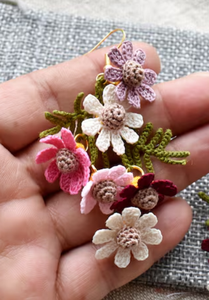 Pendientes de Ganchillo Delicados con Flores Grandes en Racimo, Joyería de Ganchillo Mini Hecha a Mano, Pendientes Colgantes de Ganchillo con Margaritas, Regalo - Product Image 6