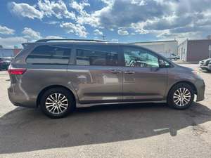 Usado 2018 Toyo-ta Sie NNA XLE 7 pasajeros FWD con asiento de acceso automático - Product Image 4