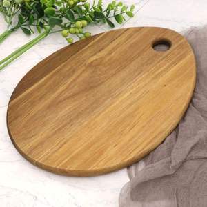 Tabla de cortar de madera de acacia de calidad superior con asa Tabla de servir duradera para queso y comida para cualquier cocina - Product Image 1