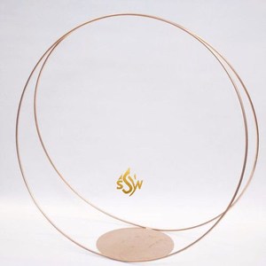 Support de gâteau en métal de haute qualité avant-gardiste Design créatif taille personnalisable à la main fleur romantique look élégant à bas prix - Product Image 4