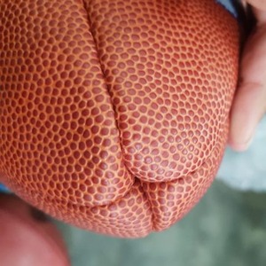 Pelota de rugby hecha en cuero al mejor precio al por mayor nuevo logotipo personalizado impreso pelota de rugby de color sólido - Product Image 4