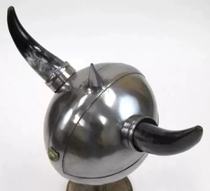 Casco de cuerno vikingo medieval temprano, casco de disfraz griego portátil para acampar y cuchillos de Recreaciones históricas - Product Image 2