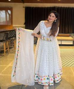 Abaya en mousseline de soie modeste et glamour pour femme-Robe musulmane écologique avec style élégant et soutien-gorge intégré - Product Image 2