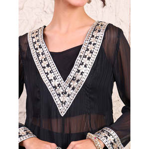 Ensemble coordonné décontracté pour femmes en georgette pure noire, style indo-occidental, 2 pièces, shorts - Tailles XS à 3XL - Product Image 2