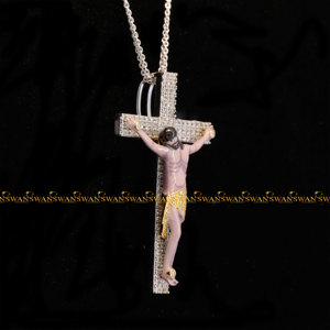 Jésus Religieux Croix Fine Jewelry Pendentifs & Charms Glacé par Round Brilliant Cut Moissanite Diamonds en or jaune 10kt - Product Image 3