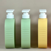 Bouteille plate en PE de 550 ml, couleur personnalisée, avec pompe en PP, pour nettoyant visage/shampoing/gel douche, emballage cosmétique en gros, provenance Vietnam