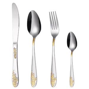 Ensemble de couverts minimaliste en argent fini avec des détails dorés en acier inoxydable pour les repas à domicile, les repas formels et les événements en provenance d'Inde - Product Image 1