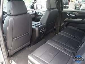 Sharp d'occasion 2024 Chevrole_t Suburba_n LT RWD avec sièges en cuir Sièges de troisième rangée Navigation Bluetooth Toit ouvrant Sièges chauffants - Product Image 5