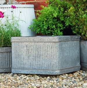 Jardinera Galvanizada de Estilo Moderno para Decoración Exterior, Aporta un Toque Rústico y Elegante a Patios, Terrazas y Jardines - Product Image 4