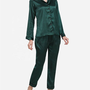 Pijama elegante personalizado para mujer, conjunto de ropa de dormir de dos piezas diseñado con ajuste moderno y tacto suave de primera calidad - Product Image 6