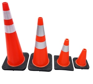 Cône de signalisation routière en PVC réfléchissant noir avec base en caoutchouc, 45/40/75/90 cm (28/36 po), pour la construction et la sécurité routière, vente en gros - Product Image 1