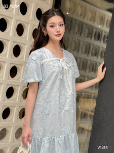 Robe de maternité brodée florale bleue de haute qualité V1314, respirante et absorbant la transpiration, vêtements de maternité, prix de gros - Product Image 3