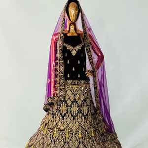 Moderno elegante pesado Jarkan trabajo doble lata largo Choli suave red Dupatta cuatro lados borde invierno fiesta terciopelo Lehenga verano - Product Image 3