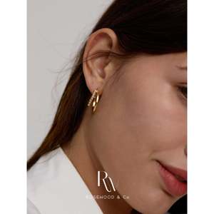 Pendientes de Aro de Doble Capa con Baño de Oro y Circonitas, Estilo Huggie Doble, Regalo para Ella - Product Image 1