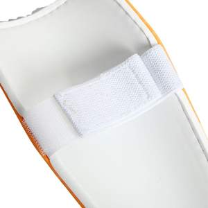 Protège-tibias de football imprimés sur mesure avec coque durable et rembourrage intérieur pour le confort dans les compétitions de football - Product Image 6