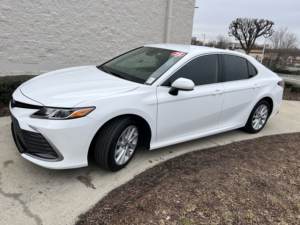 Toyota Camry LE FWD 2023 Usado en Buen Estado - Product Image 3
