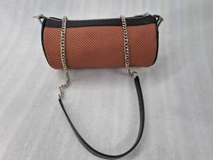 Sac en cuir de vache véritable 100% de qualité supérieure avec fermeture éclair en métal YKK conception perforée avec sangles détachables - Product Image 4