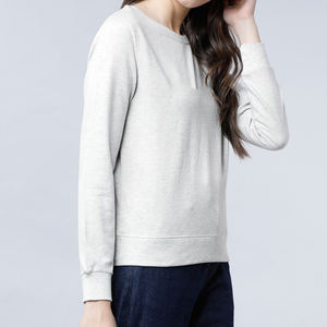 Sudadera de cuello redondo para mujer, estilo nuevo, premium, de invierno, con logo estampado frontal, corte holgado, forro polar, ropa informal, marca privada, venta al por mayor - Product Image 4