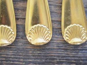 Ensembles de fourchettes élégantes en acier inoxydable doré, idéales pour les fêtes, les mariages, les restaurants, les cafés et l'usage domestique. Vente en gros depuis l'Inde. - Product Image 2