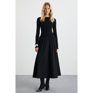 Vestido Maxi Negro Elegante para Mujer, Marca Pani, con Falda de Popelina Tejida y Top Elástico de Viscosa y Elastano - Product Image 2