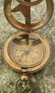 เข็มทิศทองเหลืองโบราณแบบลอนดอน พร้อมตัวเลขโรมัน หน้าปัดกนอมอน เข็มบอกทิศทาง เครื่องมือนำทางโบราณ - Product Image 2