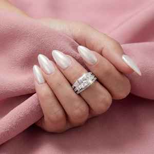 Anillo de Compromiso de Moissanita con Corte Princesa de Tres Piedras, Media Eternidad, Dos Anillos de Boda, Plata 925, Conjunto Nupcial Moderno, Regalo de Aniversario - Product Image 2