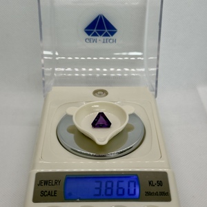 Piedras preciosas sueltas de amatista natural de alta calidad, corte facetado en forma de triángulo, Gema Nalin pulida a mano, púrpura internacional 3.86ct - Product Image 2