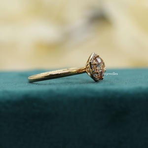 Bague de fiançailles luxueuse en or massif rose 10 carats avec diamant de laboratoire taillé en rond et serti de halo pour femme certifiée IGI - Product Image 5