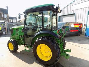 Tractor John Deere 5075E Usado Original |   Potente Tractor Agrícola de 75HP - Product Image 2