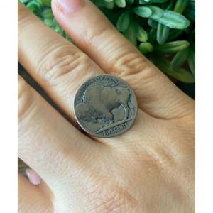 แหวนเงินแท้ทำมือแบบนาวาโฮ ขนาด 8.75 เครื่องประดับสะสมทางวัฒนธรรม - Product Image 2