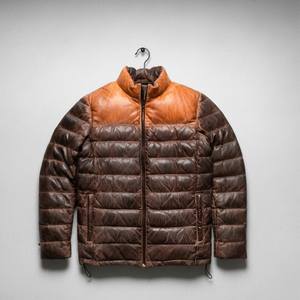 Manteau matelassé à capuche en cuir d'agneau haute densité pour homme, offrant une excellente rétention de chaleur, résistance au vent, mode moderne - Product Image 1