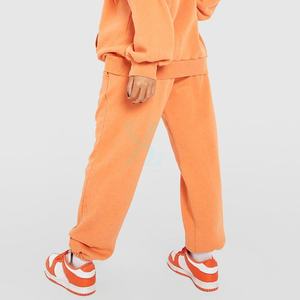 Fabricante de ropa, chándal recortado lavado ácido personalizado para mujer y conjunto bordado, chándal de servicio OEM para mujer desgastado - Product Image 2