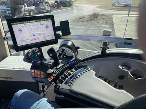 รถแทรกเตอร์เฟนด์ท 942 วาริโอ ขับเคลื่อน 4 ล้อ ปี 2024 กำลัง 230 แรงม้า พร้อมชิ้นส่วนเครื่องยนต์และเกียร์ - Product Image 2