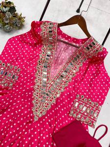 ชุดอินเดียปากีสถานสามชิ้นจากนักออกแบบพรีเมียมเสื้อผ้าแบบดั้งเดิมที่มีสไตล์สำหรับงานปาร์ตี้ในโอกาสเสื้อทรงเข้ารูป - Product Image 4