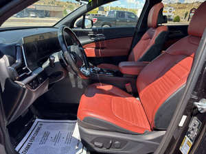 Hybride SX-Prestige 2023 d'occasion en excellent état, faible kilométrage, transmission automatique, sièges en cuir, jamais accidenté et prêt à être expédié - Product Image 3