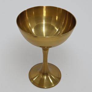 Elegante cáliz de Iglesia chapado en oro con símbolos religiosos grabados hechos a mano por artesanos que ofrecen una presencia elegante - Product Image 5