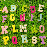Personnalisé 3D Coudre-Sur Logo Applique Brodé Feutre Chenille Patches Alphabet Lettres Fleur DIY PVC Tissu Décorations pour Chapeaux
