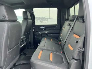 GMC Sierra 2500HD AT4 2023, Cabina Doble, Tracción en las Cuatro Ruedas, Volante a la Izquierda, Asientos de Cuero, 50001-75000 Millas, Cámara Trasera, Euro III, ESC - Product Image 6