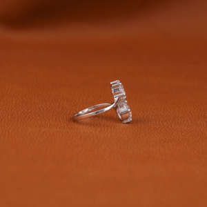 Bague personnalisable classique en or 14 carats avec diamant de laboratoire certifié IGI, taille ronde, cadeau d'anniversaire pour les nouvelles occasions de mariage - Pour elle - Product Image 5