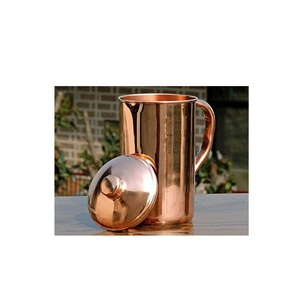 Impresionante jarra de cobre con patrones en relieve y Caño funcional adecuado para ceremonias formales o celebraciones en el hogar - Product Image 6