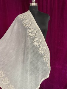 Dupatta ลูกไม้แฟนซีแบบสี่ด้านที่มีการปักสไตล์ดั้งเดิม - Product Image 2