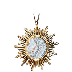 เครื่องประดับแขวนคริสต์มาสที่ไม่เหมือนใครสีทองพร้อมศูนย์กลางเรซินออกแบบเป็นเอกลักษณ์ - Product Image 1