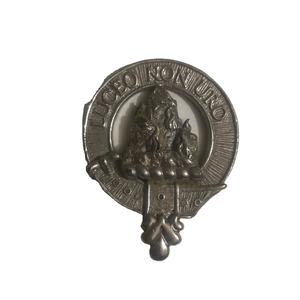 Insignia del Escudo del Clan Escocés MacKenzie. Presenta el escudo del clan: una montaña ardiente - Product Image 1