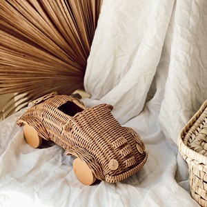 Article très vendu, petites voitures jouets, idéal pour les moments de jeu, designs personnalisés, jouet amusant, voiture en rotin tissé du Vietnam - Product Image 4