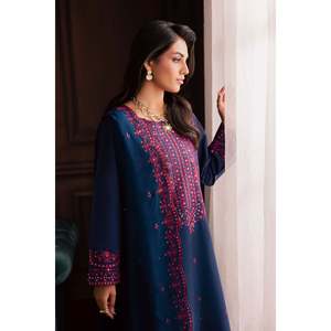 Ensemble 3 pièces pour femmes en batik brodé avec dupatta en mousseline et pantalon brodé de sequins - BIC-4878 - Product Image 6