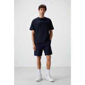 เสื้อยืดพิมพ์ลายกราฟิกทรงโอเวอร์ไซส์ผ้าฝ้ายสีน้ำเงินกรมท่าสำหรับผู้ชาย Air Jones - รุ่น 88371 - Product Image 2